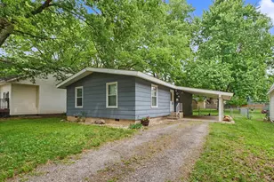 704 E Lincoln St, Monticello, IL 61856 - Photo 2