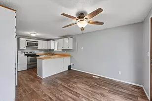 704 E Lincoln St, Monticello, IL 61856 - Photo 8