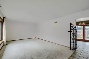 496 Sheridan Ln, Schaumburg, IL 60193 - Photo 6