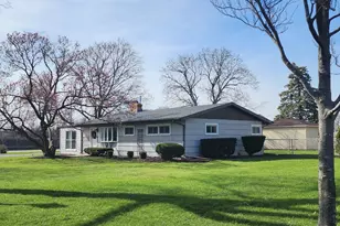 657 W Armitage Ave, Elmhurst, IL 60126 - Photo 2