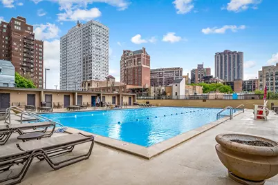 655 W Irving Park Road #4113, Chicago, IL 60613 - Photo 16