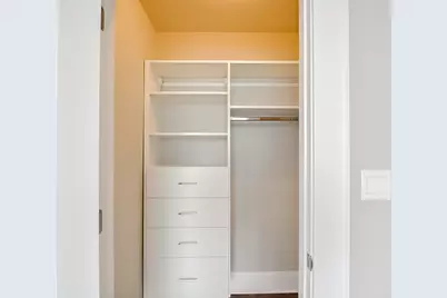 817 W Lakeside Place #611, Chicago, IL 60640 - Photo 14