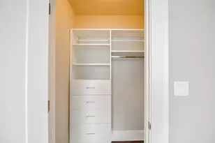 817 W Lakeside Pl, Chicago, IL 60640 - Photo 14