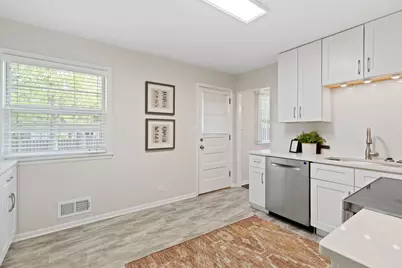 221 W Sheridan Place, Lake Bluff, IL 60044 - Photo 10