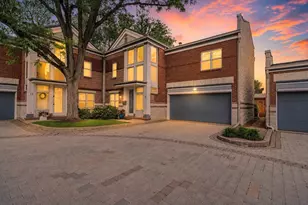 15 Manchester Ln, Elmhurst, IL 60126 - Photo 2