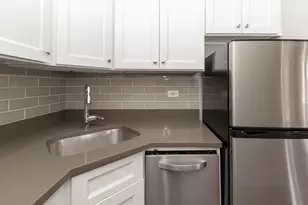 817 W Lakeside Pl, Chicago, IL 60640 - Photo 4