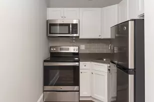 817 W Lakeside Pl, Chicago, IL 60640 - Photo 2