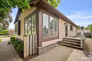 128 N Hale Ave, Bartlett, IL 60103 - Photo 2