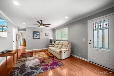 128 N Hale Avenue, Bartlett, IL 60103 - Photo 6