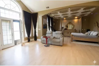 7016 N East Prairie Road, Lincolnwood, IL 60712 - Photo 10