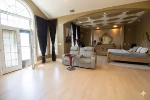 7016 N East Prairie Rd, Lincolnwood, IL 60712 - Photo 10