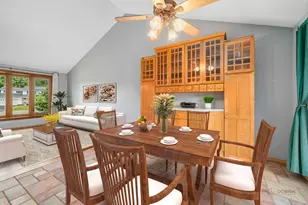 829 Colony Ct, Lindenhurst, IL 60046 - Photo 10