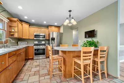 829 Colony Court, Lindenhurst, IL 60046 - Photo 4