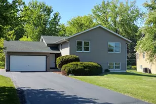 1127 Candlewick Dr NW, Poplar Grove, IL 61065 - Photo 2