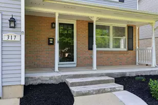 317 Vincent Pl, Elgin, IL 60123 - Photo 2