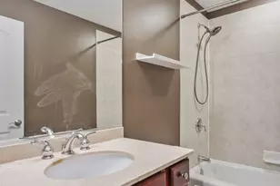 5691 W Higgins Ave, Chicago, IL 60630 - Photo 12