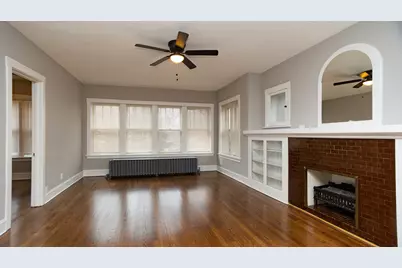 4821 W Cornelia Avenue, Chicago, IL 60641 - Photo 2