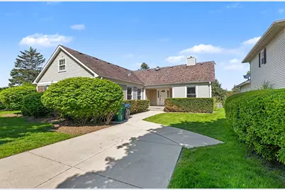 8 Greenvale Road SE, Vernon Hills, IL 60061 - Photo 1