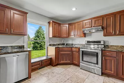 8 Greenvale Road SE, Vernon Hills, IL 60061 - Photo 2