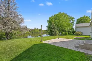 8 Greenvale Road SE, Vernon Hills, IL 60061 - Photo 6