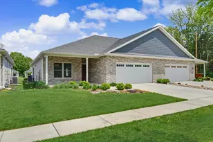 517 S 5th St, Fairbury, IL 61739 - Photo 2