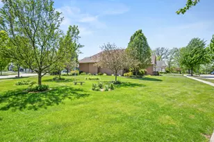 1418 Beach Ln, Sycamore, IL 60178 - Photo 4