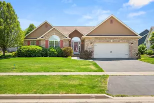 1418 Beach Ln, Sycamore, IL 60178 - Photo 2