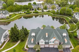 377 Bay Tree Cir, Vernon Hills, IL 60061 - Photo 2