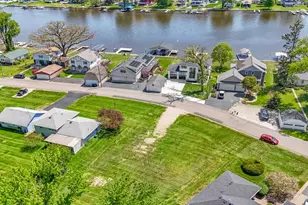 1617 Sunnyside Beach Dr, Johnsburg, IL 60051 - Photo 10