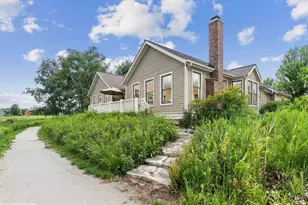 1369 Calamus Ln, Grayslake, IL 60030 - Photo 2