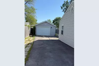 1812 Burry Circle Drive, Crest Hill, IL 60403 - Photo 14