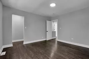 735 E 105th St, Chicago, IL 60628 - Photo 22
