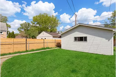 4846 W Foster Avenue, Chicago, IL 60630 - Photo 4
