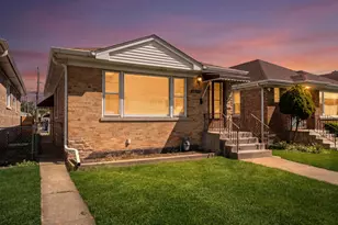 4846 W Foster Ave, Chicago, IL 60630 - Photo 2