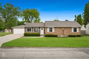 1366 Ivy Ln, Crystal Lake, IL 60014 - Photo 1
