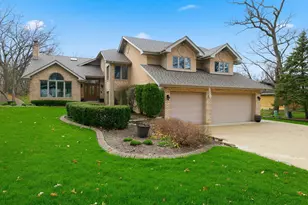33 W Eureka Dr, Lemont, IL 60439 - Photo 1