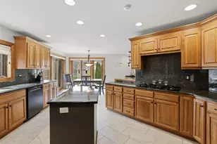 33 W Eureka Dr, Lemont, IL 60439 - Photo 6