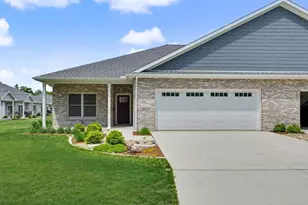 306 E Pine St, Fairbury, IL 61739 - Photo 2