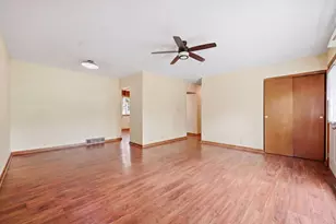 324 Birchwood Ln, Dekalb, IL 60115 - Photo 10