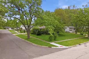 324 Birchwood Ln, Dekalb, IL 60115 - Photo 4