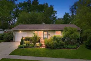 324 Birchwood Ln, Dekalb, IL 60115 - Photo 2