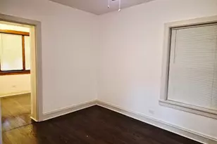 7826 S Bennett Ave, Chicago, IL 60649 - Photo 12