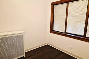 7826 S Bennett Ave, Chicago, IL 60649 - Photo 16