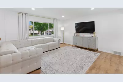 25 N Prindle Avenue, Arlington Heights, IL 60004 - Photo 2