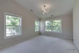 552 Saddlebrook Ln, Vernon Hills, IL 60061 - Photo 10