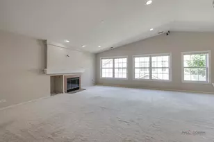 552 Saddlebrook Ln, Vernon Hills, IL 60061 - Photo 8
