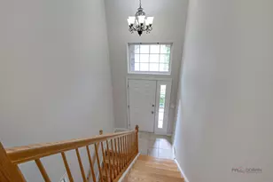 552 Saddlebrook Ln, Vernon Hills, IL 60061 - Photo 4