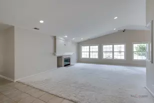 552 Saddlebrook Ln, Vernon Hills, IL 60061 - Photo 6