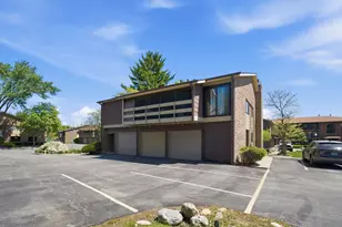 1 W Stonebridge Ct, Palos Hills, IL 60465 - Photo 2