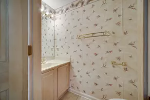 4252 W Harrington Ln, Chicago, IL 60646 - Photo 12